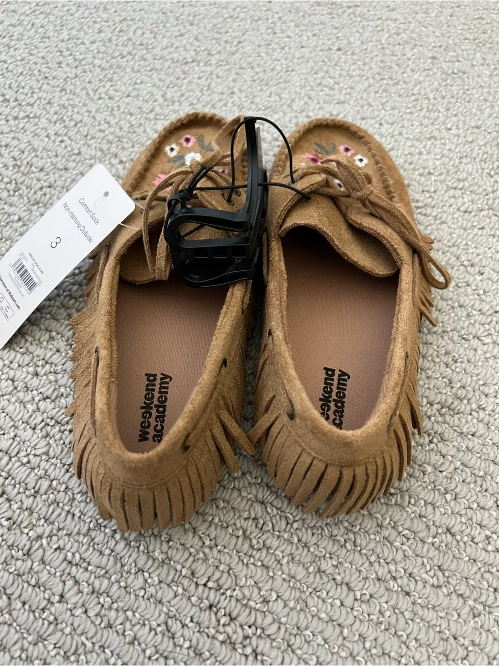 Weekend Academy Girls Embroidered Floral Moccasin Shoes NWT size 3 $10